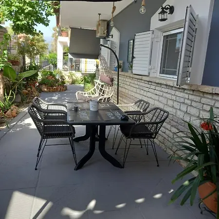 Kakovatos Family Homes アパート ザハロ