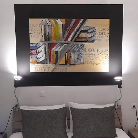 Kakovatos Family Homes アパート