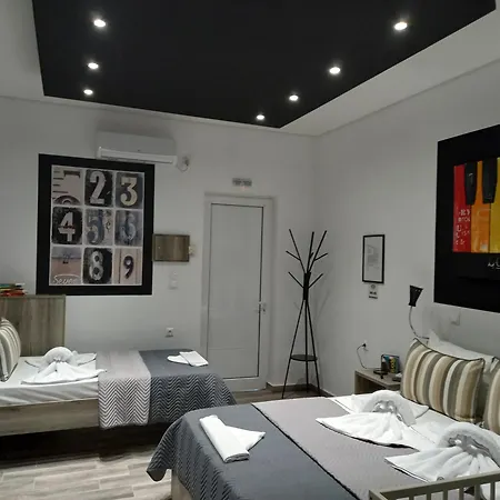 Kakovatos Family Homes アパート