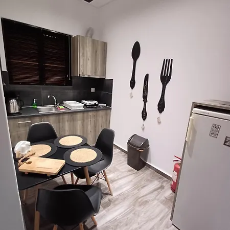 アパート Kakovatos Family Homes ザハロ